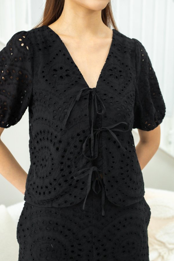 Clarice Eyelet Ribbon 2 Way Top In Black