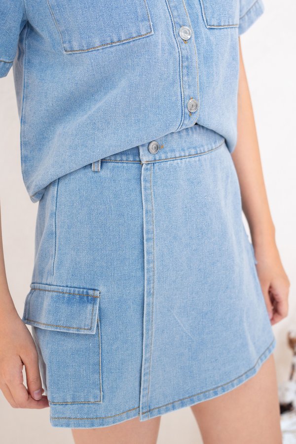 Wendy Denim Cargo Skorts In Light Wash 