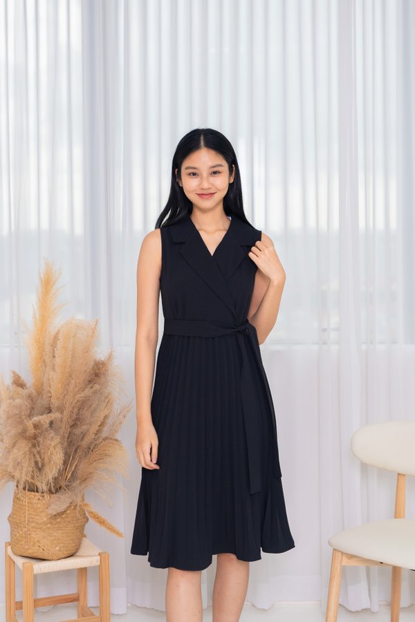 Cleo Pleated Midi Dress In Black