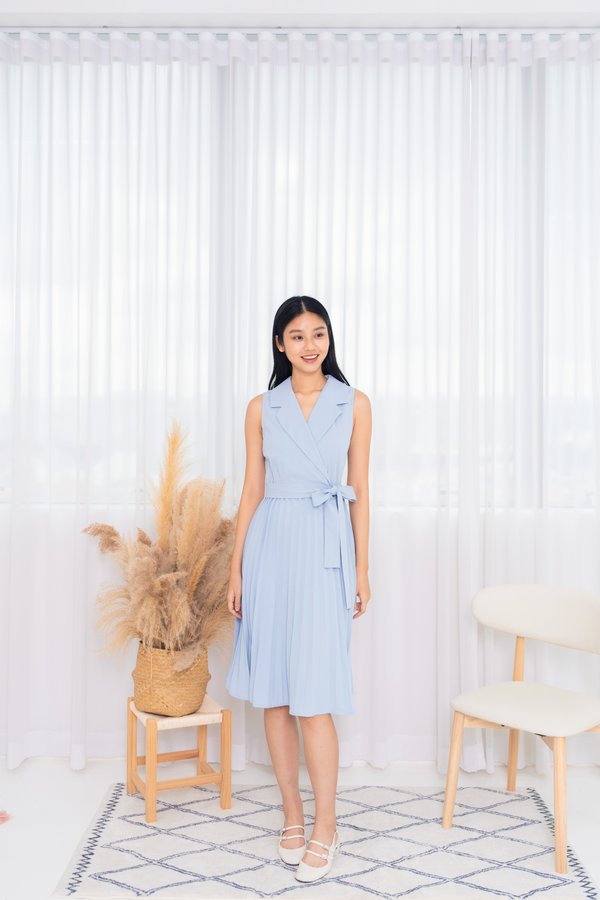 Cleo Pleated Midi Dress In Blue