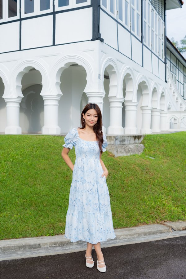 Belinda Prints Smocked Dress In Blue