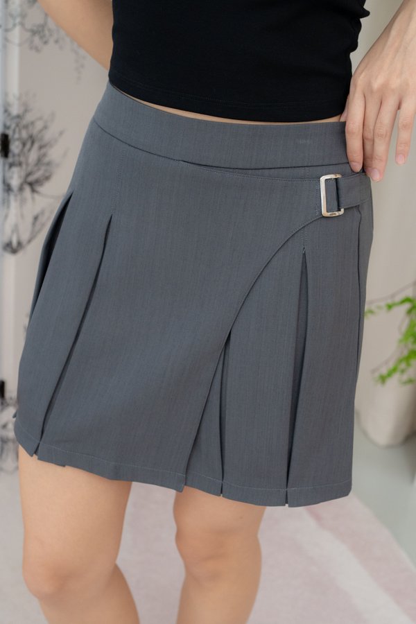 Jeanette Pleated Skorts In Grey