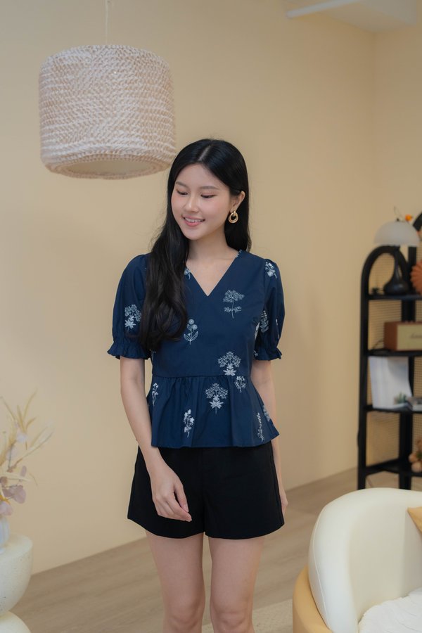 Aveline Embroidery Top In Navy