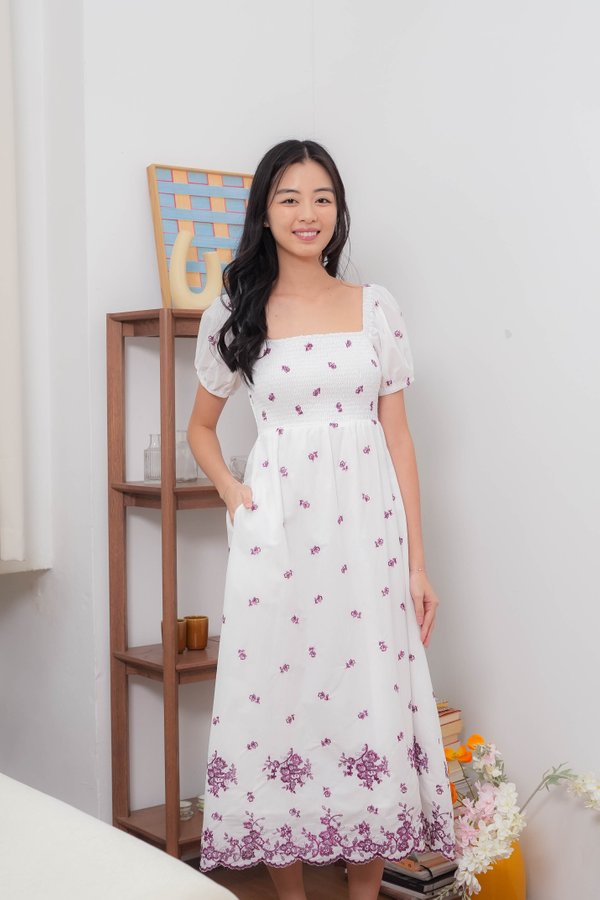 Rose Embroidery Porcelain Dress In Wine Red