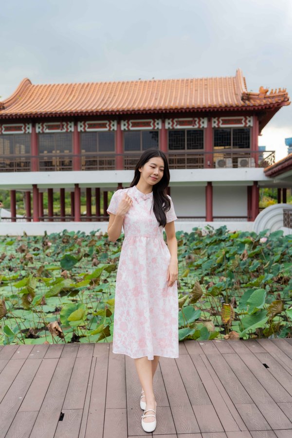 Seraphina Porcelain Sleeve Cheongsam In Pink