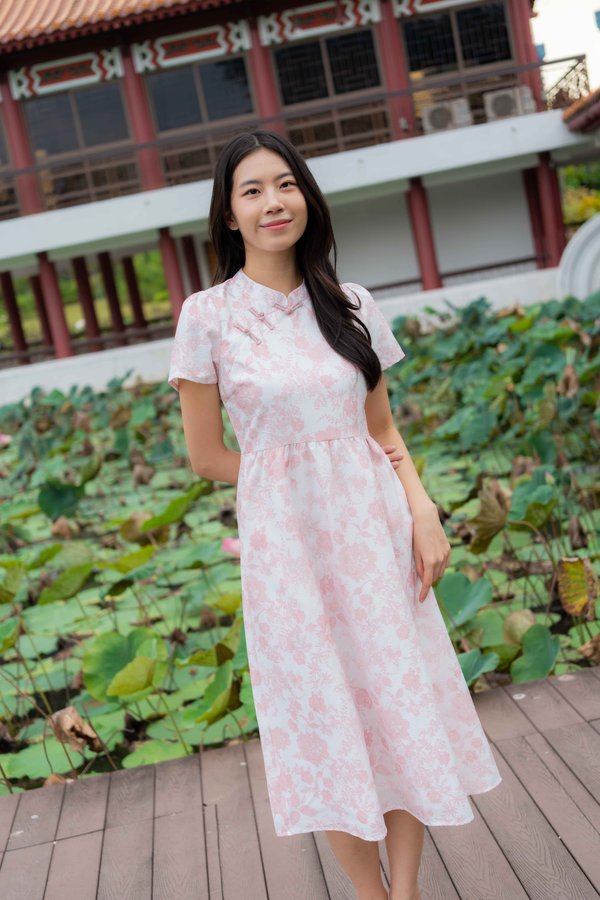 Seraphina Porcelain Sleeve Cheongsam In Pink
