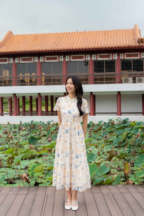 Amber Lace Sleeve Cheongsam In Blue Floral