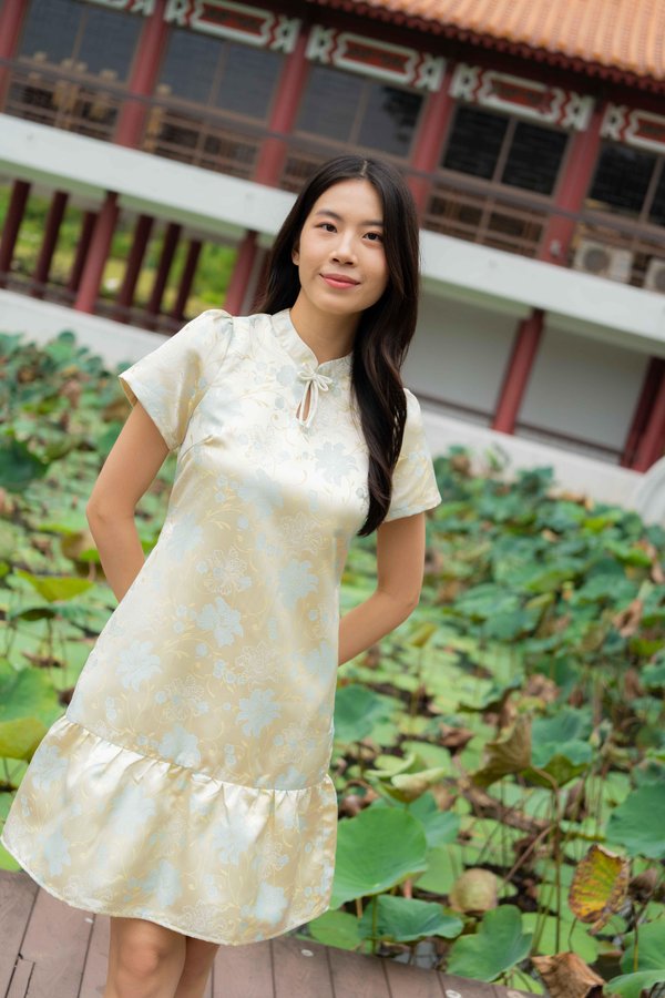 Oriental Emboss Sleeve Cheongsam In Yellow