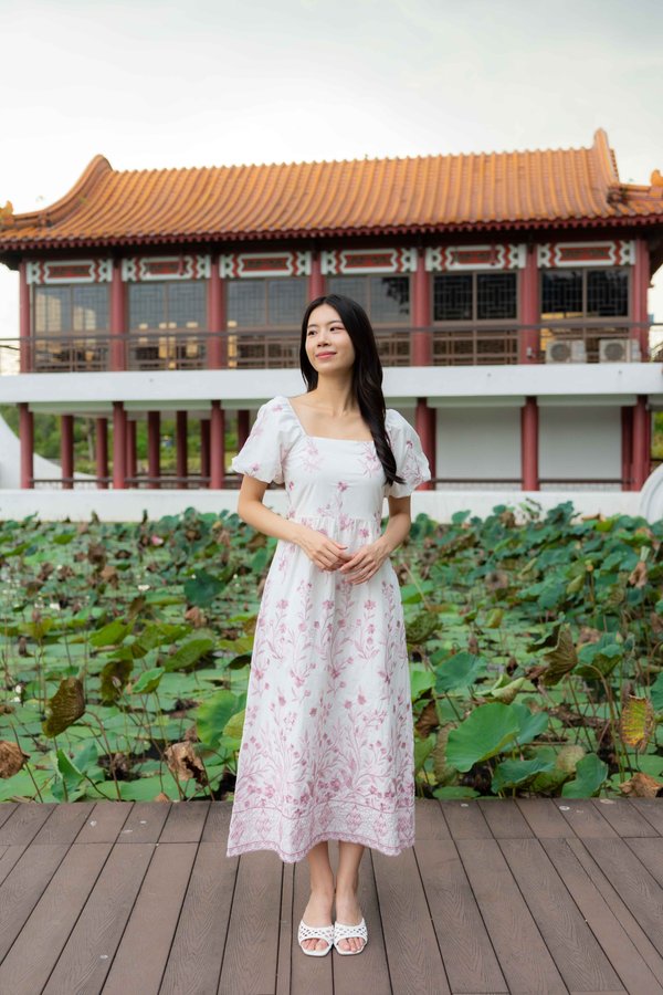 Faye Embroidery Scallop Hem Dress In Pink