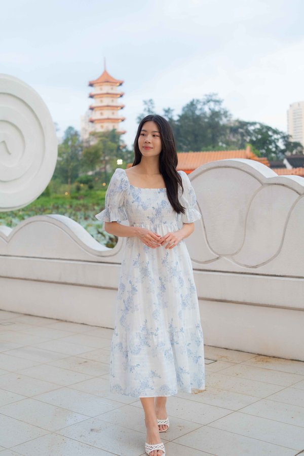 Camille Prints Smocked Dress In Blue