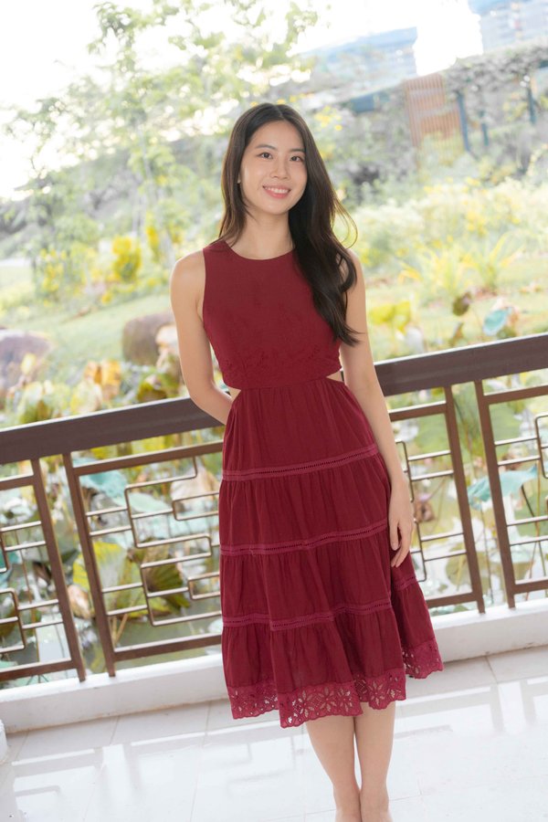 Brielle Tier Side Cut Dress In Wine Red