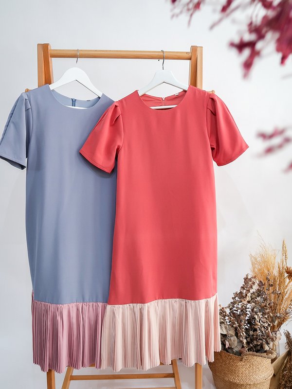 Rowse Colour Block Pleat Hem Dress In Light Blue/Pink 